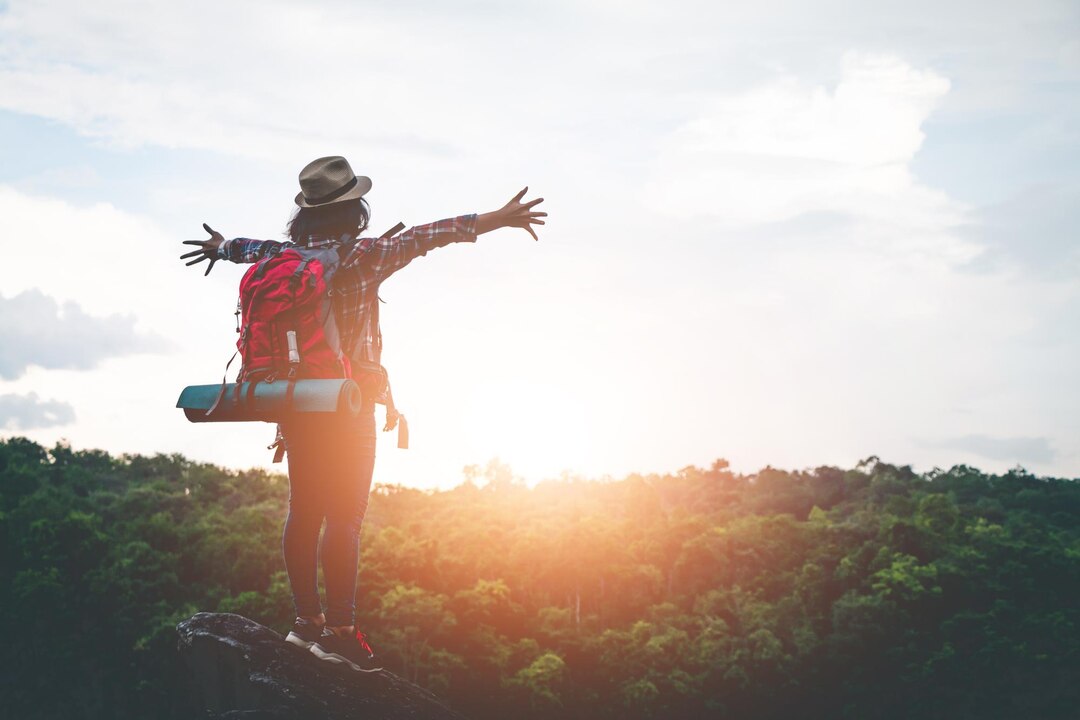 Wander Light: The Joy of Minimalist Travel in the Outdoors Wander Light: The Joy of Minimalist Travel in the Outdoors